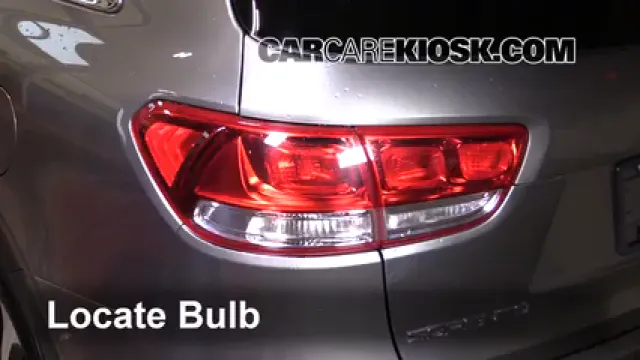 2017 Kia Sorento EX 2.0L 4 Cyl. Turbo Éclairage Feu stop (remplacer ampoule)